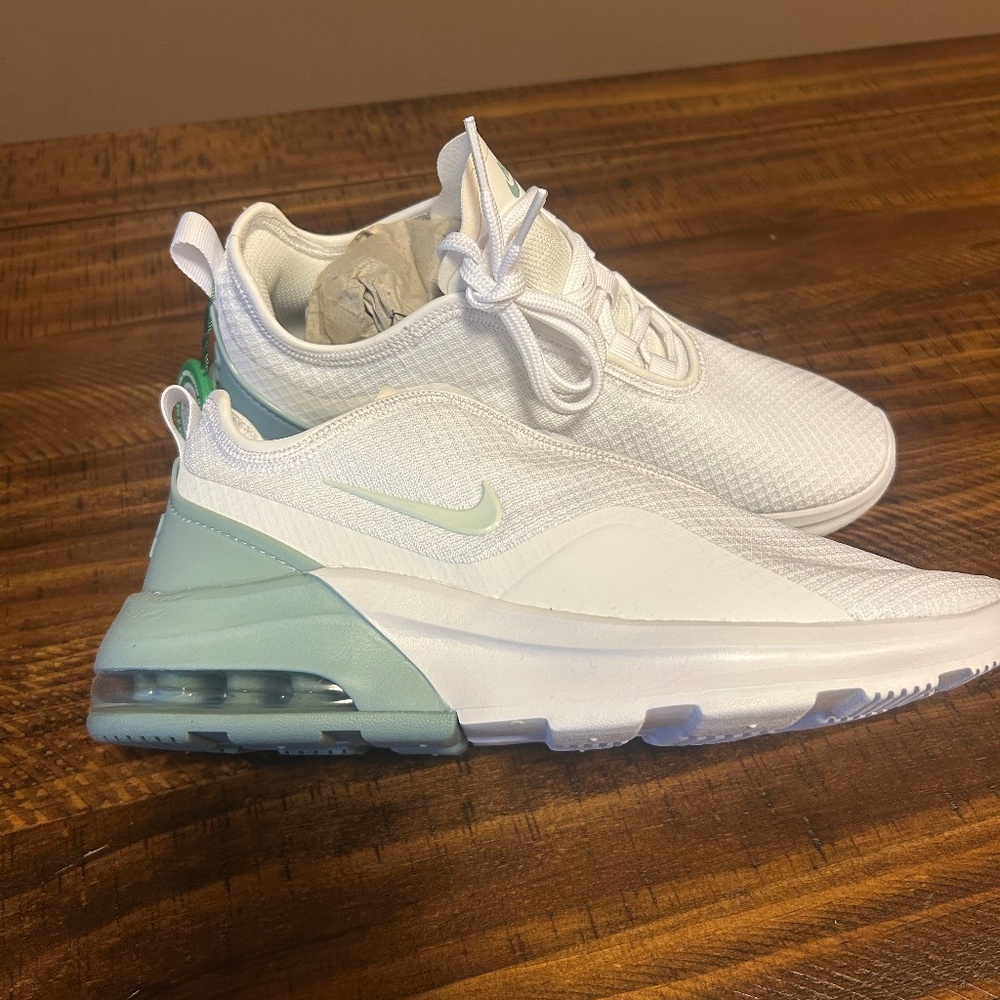 Nike Air Max Motion 2